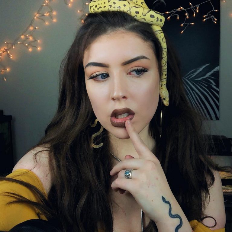taylor nicole cuckold - circle blow job rubbing cameltoe